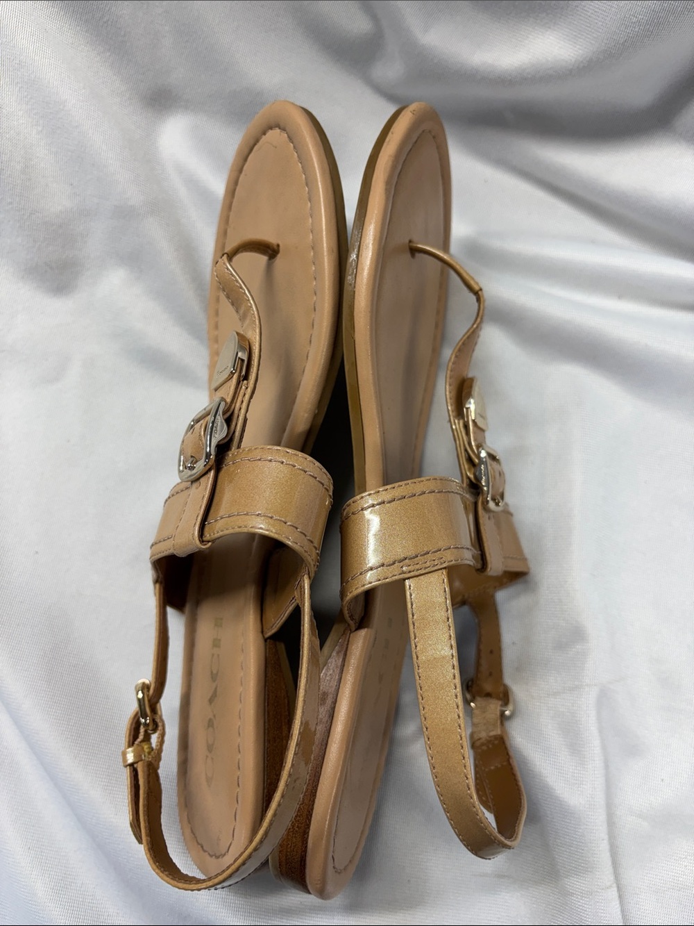 Coach Cassidy Nude Tan
Leather T-Strap Sandals Gold
Tone adjustable sandals - Picture 8 of 12